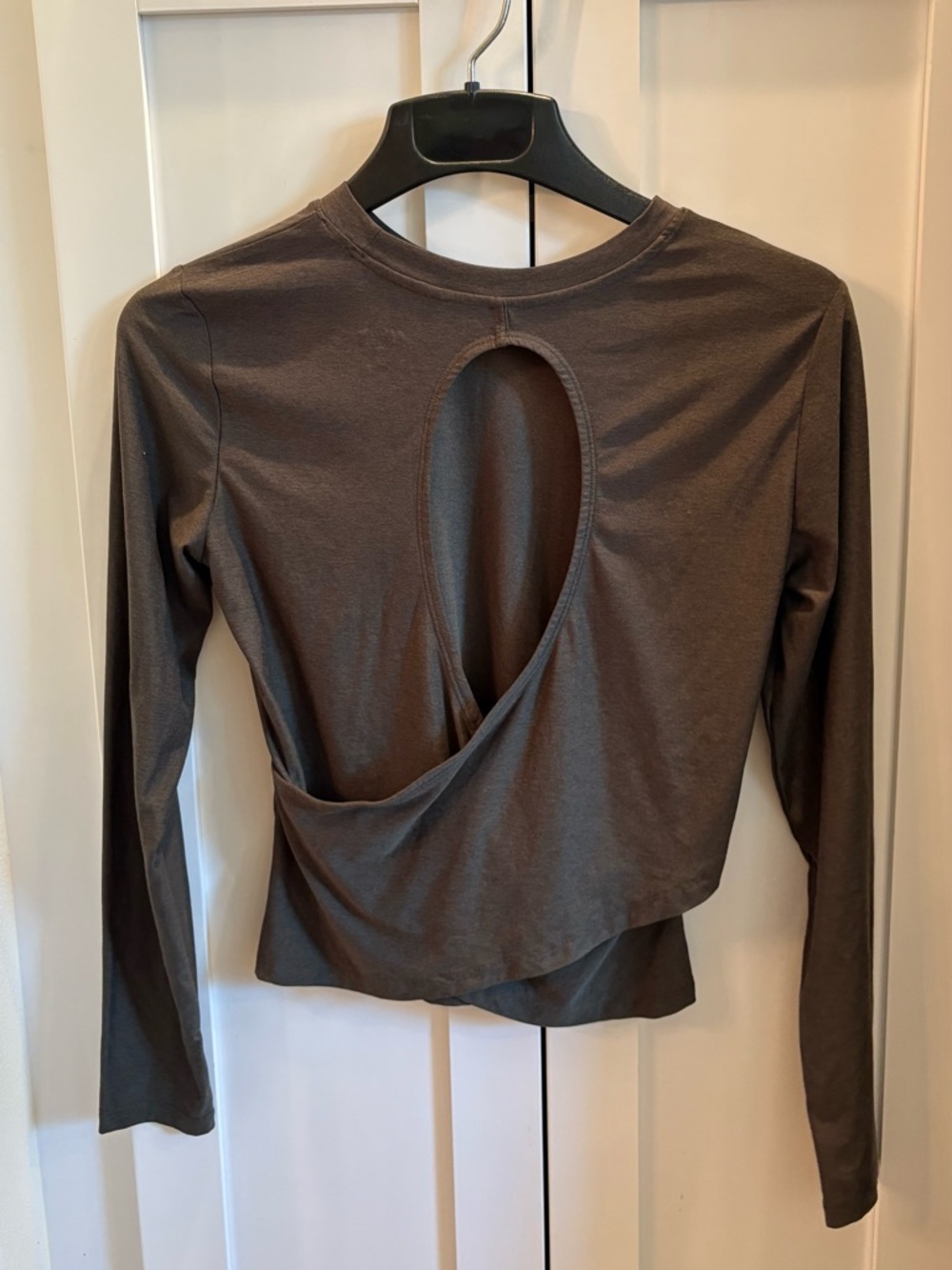 Old Navy Active Cloud Motion Key Hole Wrap Back Top Size Small - Picture 2 of 3